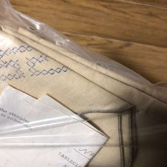 Progress Stamped Tablecloth with the look of linen, vintage - Picture 6 of 7